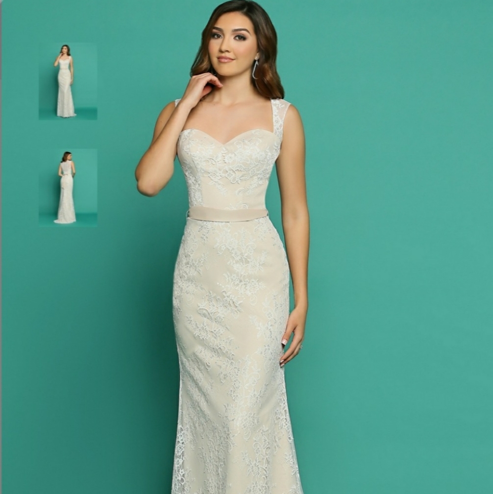 Unworn BRAND NEW Stunning Wedding Gown in original dress bag